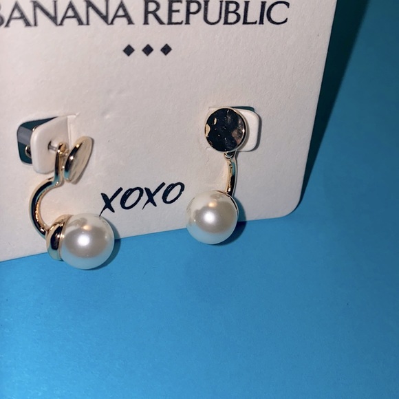Banana Republic Faux Pearl Earrings - Picture 2 of 6